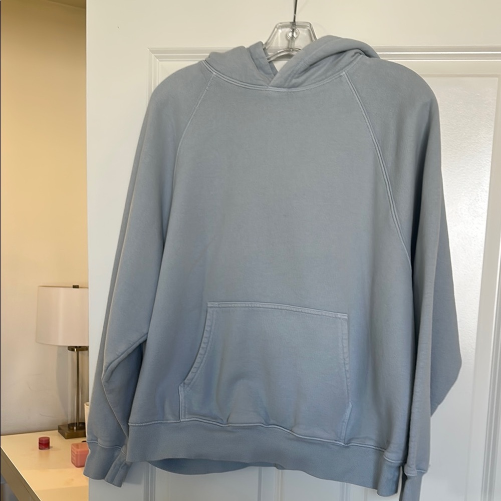 Aritzia Sweatfleece
COZY FLEECE MEGA RAGLAN™ HOODIE